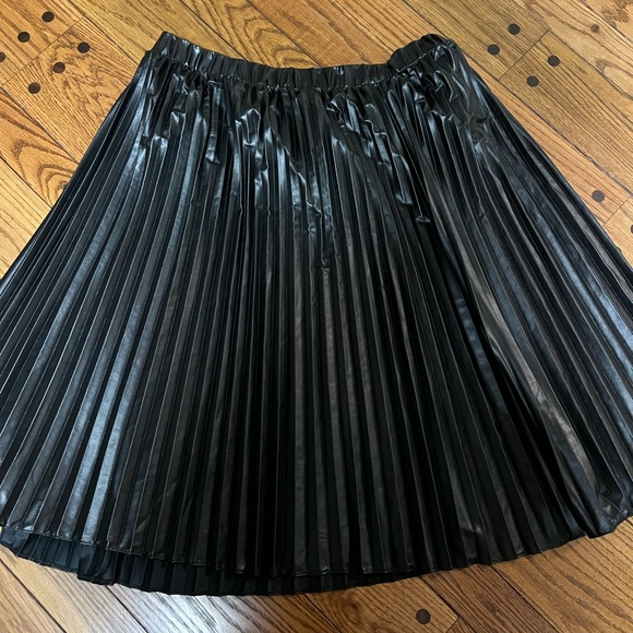 Lane Bryant Dresses & Skirts - Lane Bryant Pleated pleather skirt mid length